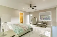 Expansive Riverside Mansion! Luxe, Family Friendly - Homestays