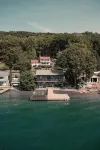 Live The Lifestyle,Stunning Lake House in the heart of Wine Country!