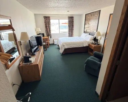Budget Inn & Suites Hotels in DeWitt