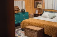 Rustic Cabin w/ 29 Acres. Hot Tub, Wood Stove, Nature Trails, Pet Friendly &More