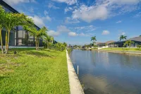 Pool & Outdoor Kitchen: Waterfront Cape Coral Home - parking