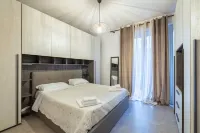 Onda Serena Apartment by Wonderful Italy - مطابخ