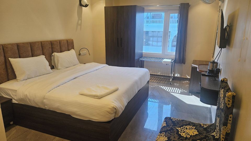 Shahenshah Hotel