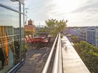 Radisson Hotel Berlin Charlottenburg Hotels near Admiralspalast