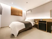 Gaya Mini Hotel Hotels near Cheonmachong