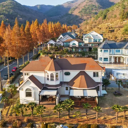 Pension Manoa