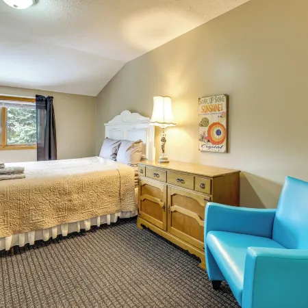 Family Escape in Crystal Mtn Resort! 13 Mi to Lake
