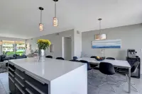 Modern Krisel Retreat With Mountain Views Pool A - Condos