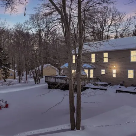 Stillwater by Avantstay Hot Tub + Theater + Game Room Firepit + BBQ Near Lakes, Skiing & Hiking