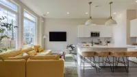 Minutes to Broadway Chic Newly Built 4Bdr w Balcony 98 Degrees by AvantStay