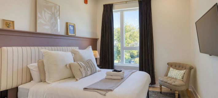 Modern Nashville Getaway Minutes from Downtown & Five Points Hearth and Hideout by Avantstay Hotels in Davidson County