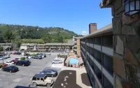 Best Western Johnson's Inn Downtown Gatlinburg - parking