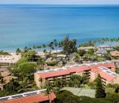 Newly Renovated Condo - Next to the beach!