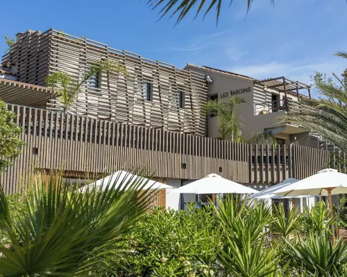 Les Jardins du Canal Piscine Chauffée Hotels in Gard