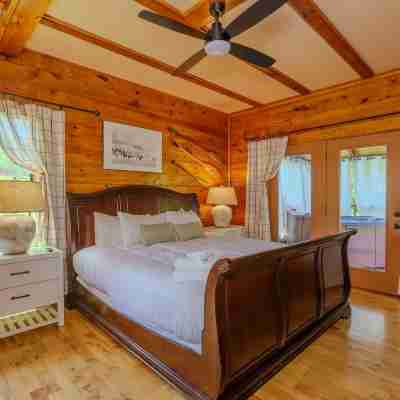NEW Lux 4 BR Pigeon Forge Dollywood Hot Tub Rooms