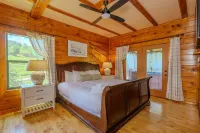 NEW Lux 4 BR Pigeon Forge Dollywood Hot Tub - Kitchen