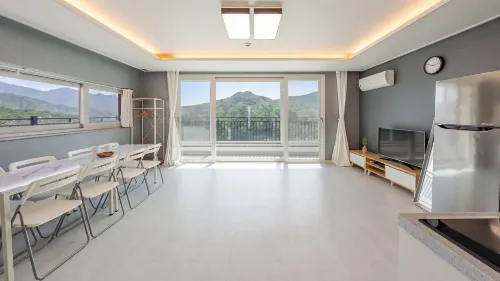 Sara&forest Pension Mungyeong - Mountain view