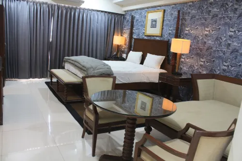 Royal Palace Hotel Surat Velanja - 2-Star