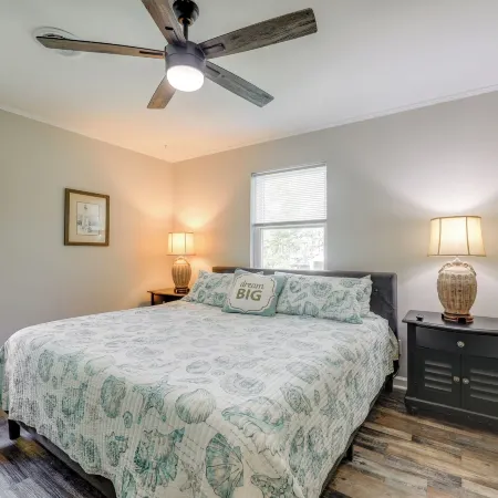 Walk to Beach & Family Fun! Emerald Isle Home
