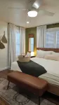 Stay at The Oak - Downtown New Braunfels Getaway
