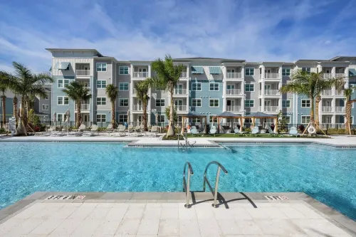Landing Furnished Apartments Minutes from Downtown Fort Myers - Boutique