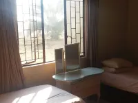 Room-Old Farmhouse for 3 in Limpopo Prov Hotels in Lephalale