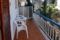 Seaview Self Catering Apartment - Helen No 1