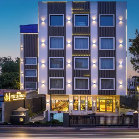 HOTEL MEERA PALACE