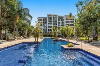 Family Apartment Pool & Gardens - Homestays