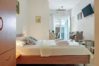 Studio for 2 People - Split Region with Sea View - Close to Commodities - Parkplatz
