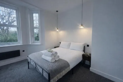 Dippen Hall Apartment - Minutes from London Gatwick