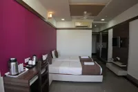 Hotel Samrat - parking