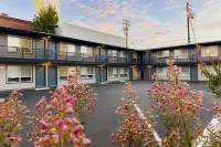 Thunderbird Lodge - Motels