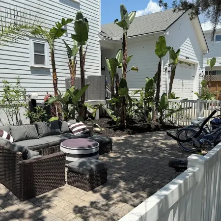 Gorgeous home in Vilano. Situated btwn Beach & Public boat launch with pool
