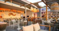 Alpha Luxury Suites - bar