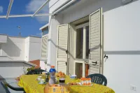 Central Holiday Home with Terrace and Garden; Parking Available - parking