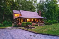 Luxury Creekside Cabin w/ Hot Tub, Near Helen! - 3-Star