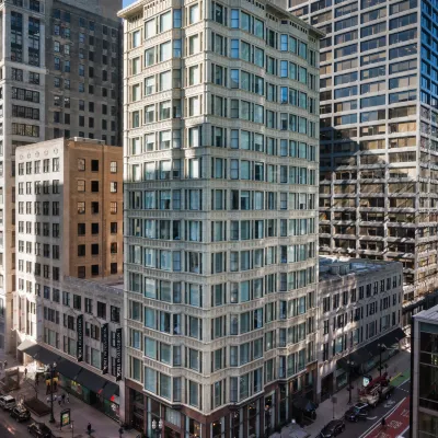 Staypineapple, An Iconic Hotel, the Loop Chicago Hotels near Macy's State Street