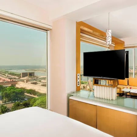 Renaissance Lucknow Hotel Отели рядом с достопримечательностью «Торговый центр Fun Republic (Лакхнау)»