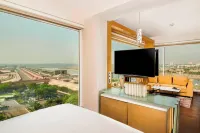 Renaissance Lucknow Hotel - bar