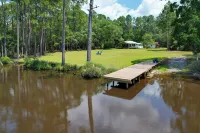 Private Ocean Springs Waterfront Retreat W/Porch - con encanto