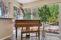 Coastal Home w Hot Tub Firepit and Music Lounge - Wi-Fi