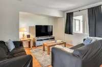 Work, Hike & Swim: Central Tucson Condo w/ Pool - Kondo