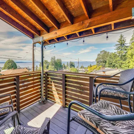 Sweeping Sound Views - Park Setting - Near Alki