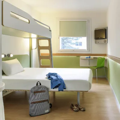 Ibis Budget Hamburg Altona Hoteles cerca de Teatro Delphi Showpalast