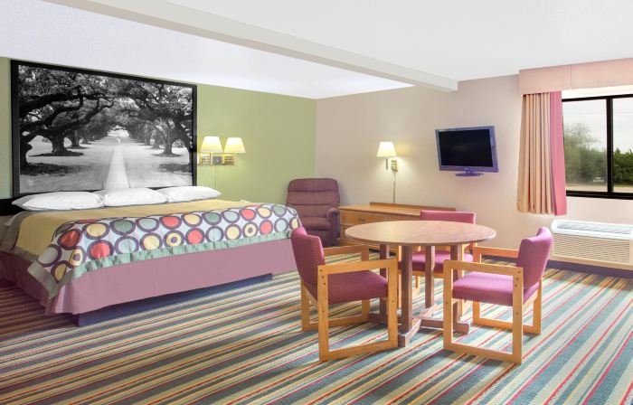 Super 8 by Wyndham Champaign