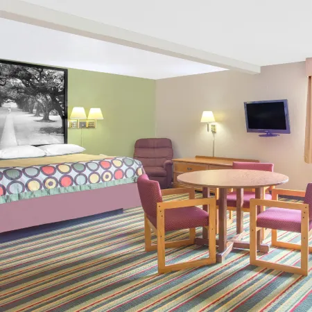 Super 8 by Wyndham Champaign