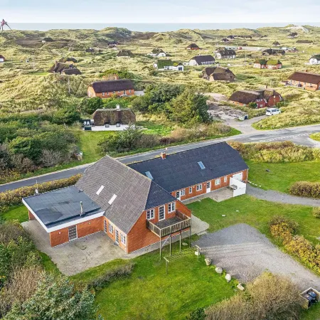 Holiday Home for 22 Guests Hotéis em Tim
