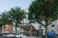 Fairfield Inn & Suites New York Queens/Fresh Meadows Các khách sạn ở New York