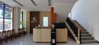 The Loein Hotel Purwokerto - parking